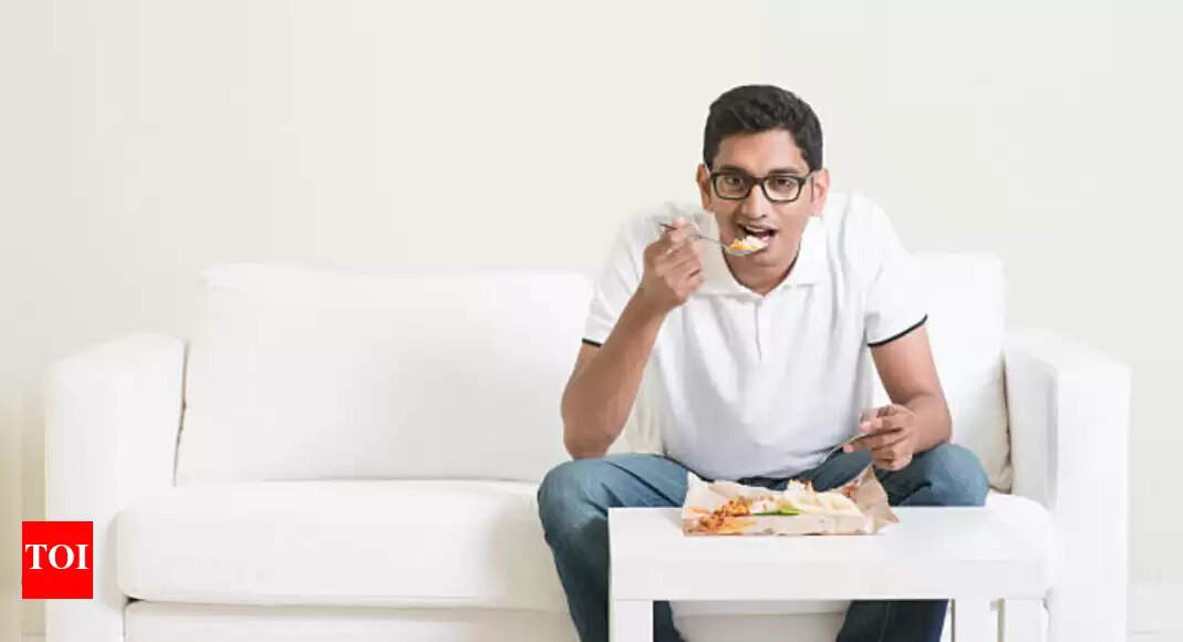 7 లేదా 9 వద్ద విందు? బరువు తగ్గడం ప్రయోజనాల కోసం తినడానికి సరైన సమయం
