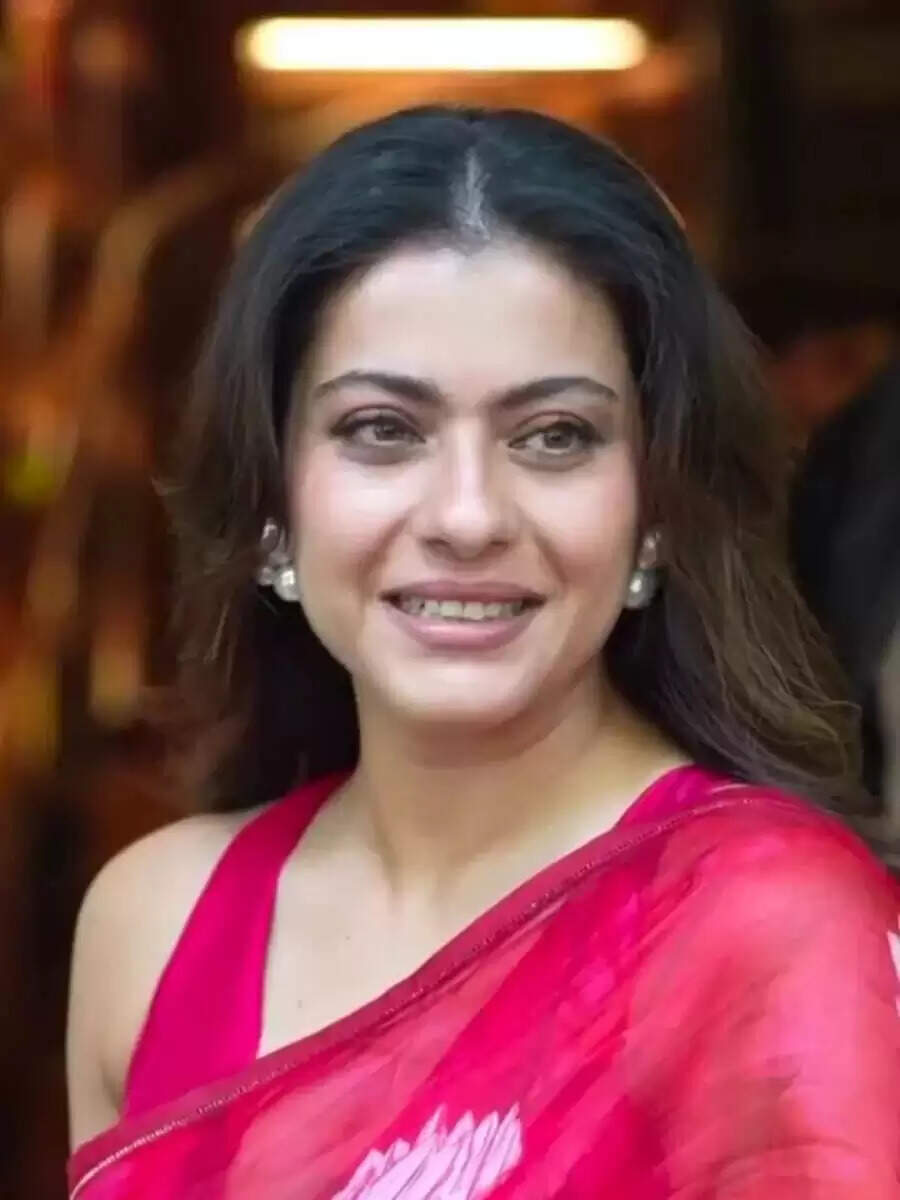 కాజోల్ మునుపెన్నడూ లేని విధంగా చీర-ఇంగ్